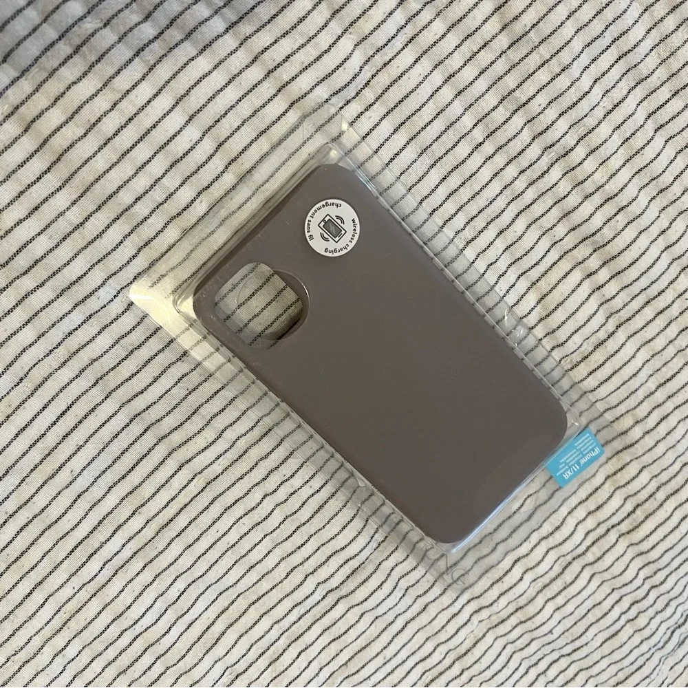 NIP iPhone 11/12 Case